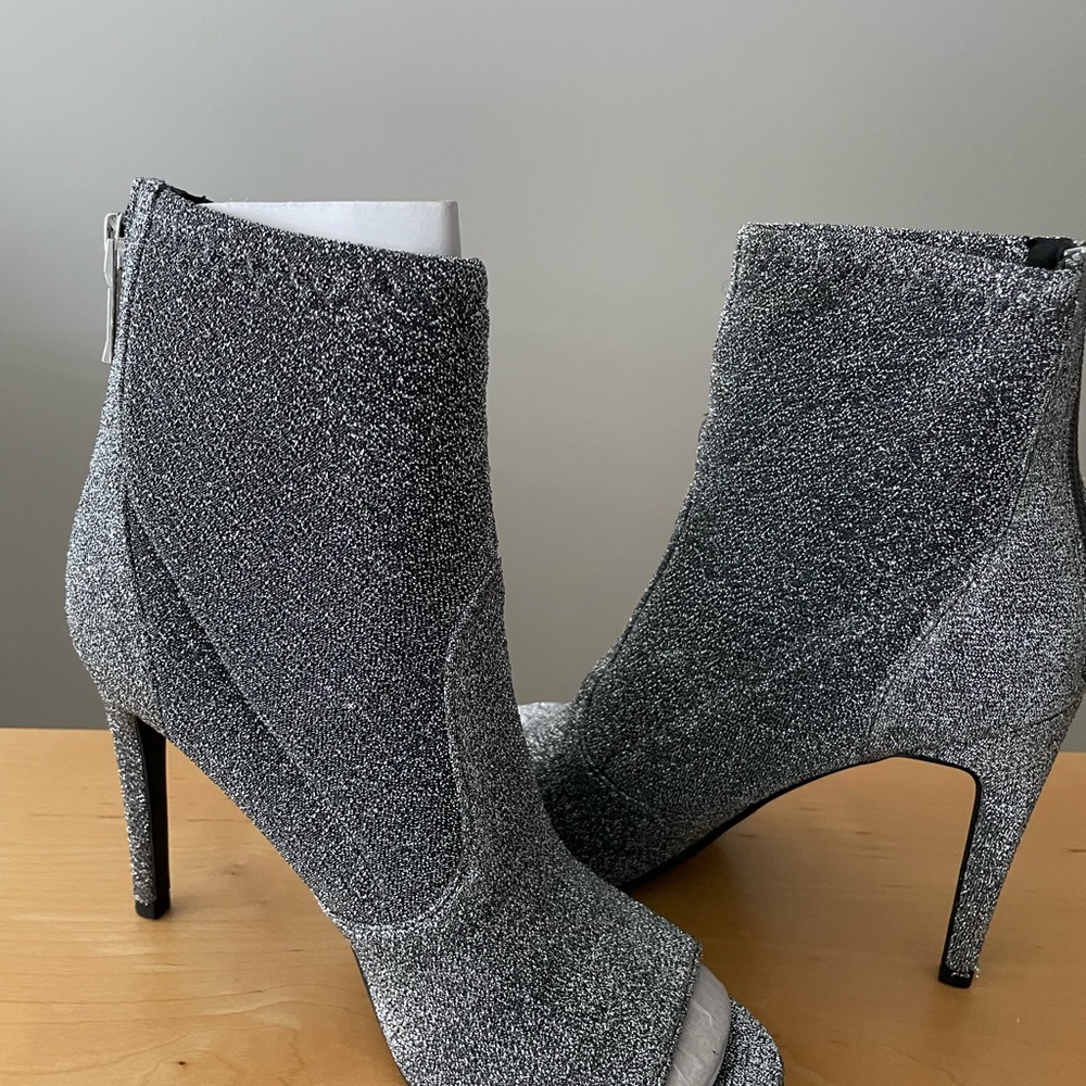 Gas Brand New Women Shoe Color Silver Size 7,5